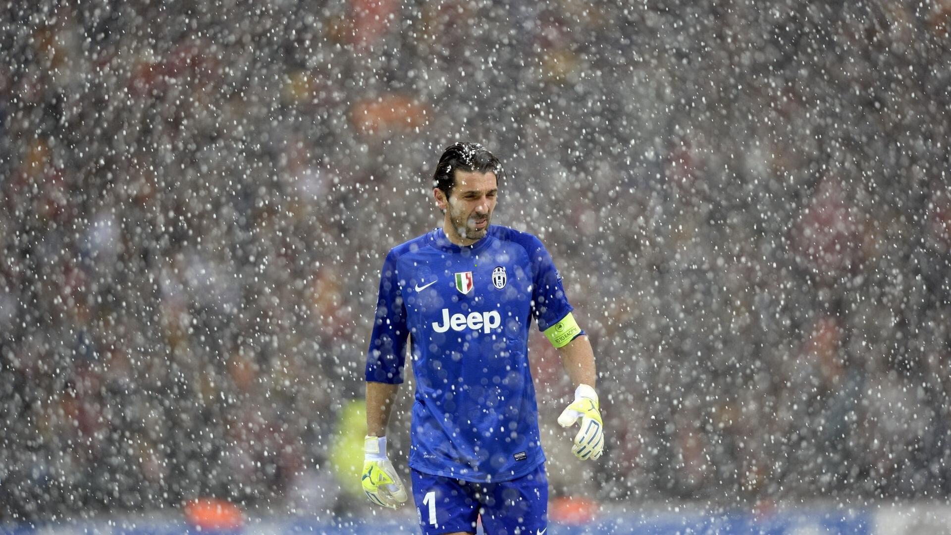 C罗梅开二度助球队逆转胜利，刷新个人进球纪录